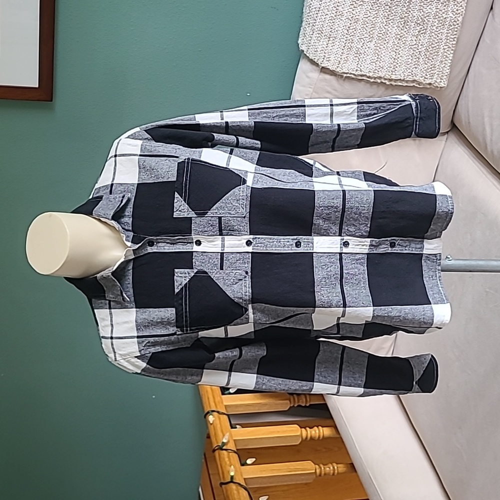 Universal Thread long sleeved Black & White plaid button down Flannel
